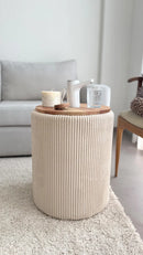 Mesa lateral com dispensador de água em madeira premium